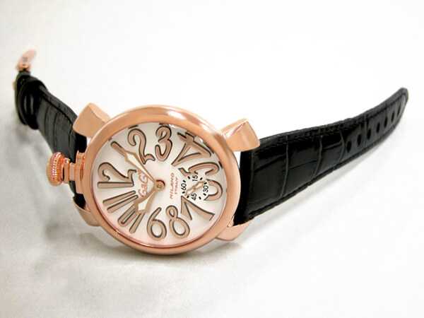 ガガ･ミラノスーパーコピー GAGAMILANO マニュアル　48mm　手巻き z5011.8 ブラック皮 ホワイト/ピンクゴールドアラビア
